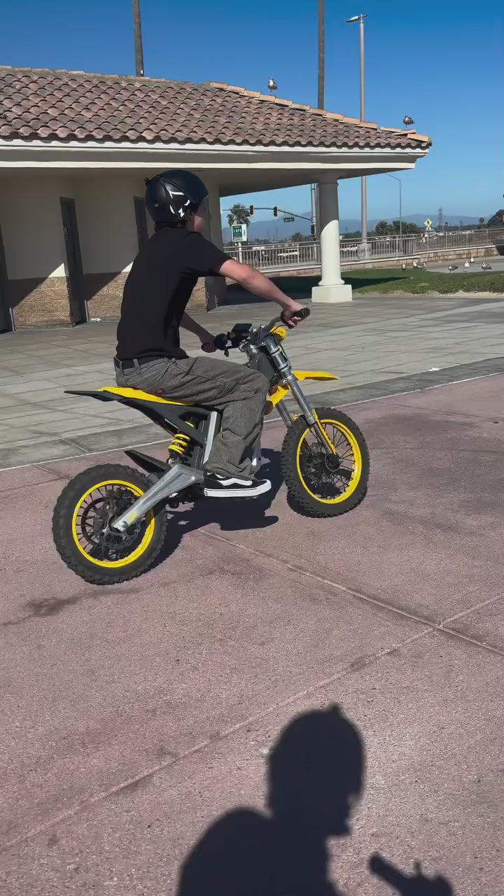 Yellow Nexvey Flash electric bike stunt performance by Max Wollner, featuring advanced riding techniques.